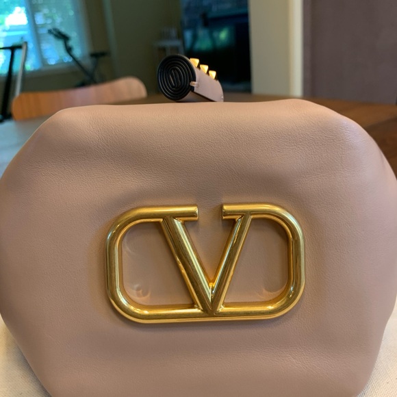 Valentino Rockstud V logo bucket crossbody medium - Picture 2 of 9